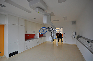 2012 - Neubau für eine internistische Intensivstation mit Schleusenfunktion für alle Zimmer und Beatmungsmöglichkeiten an allen Betten